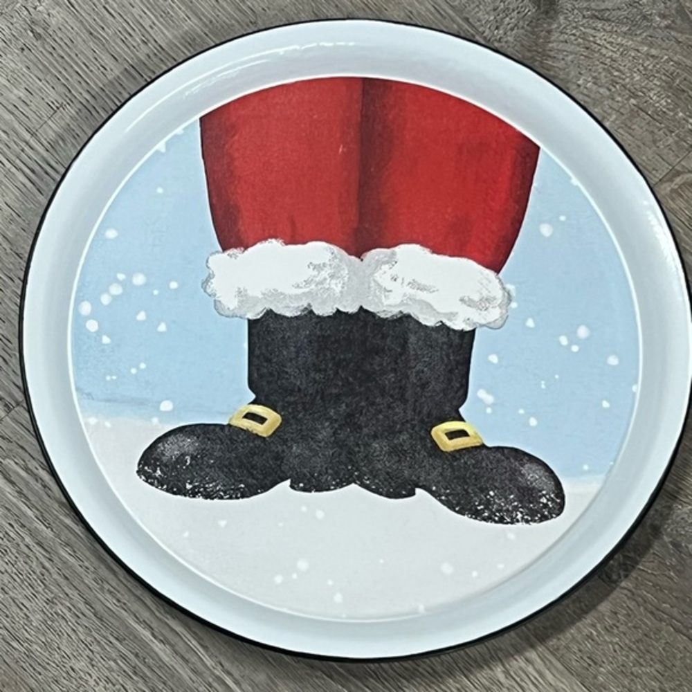 Santa serving Plate with Red and Black Design prodigious.